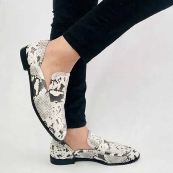 Zara Snake Embossed Loafers - Picture 2 of 12